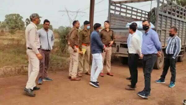 10 लाख रूपए का राजश्री पान मसालों की लूट, कार सवार लुटेरे मेटाडोर लेकर फरार, आरोपियों की तलाश जारी
