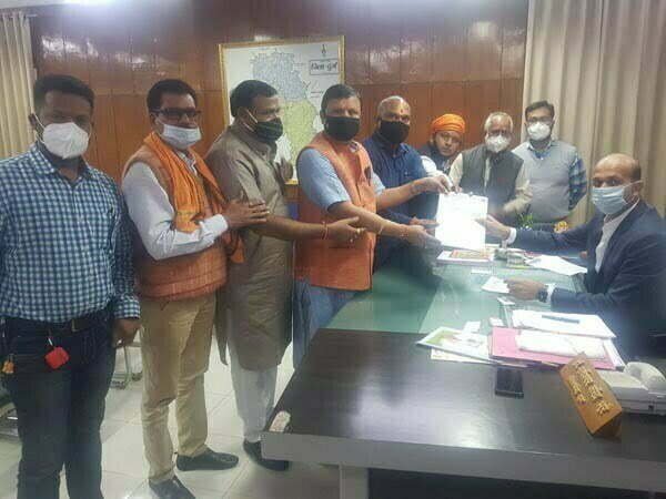 धान खरीदी में समय वृद्धि एवं असमय बारिश से नुकसान फसल मुवाआजा शीघ्र प्रदान करने सौंपा ज्ञापन