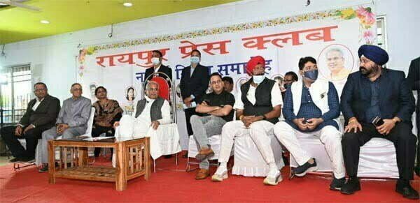सीएम बघेल का बड़ा ऐलान: पत्रकारों को सरकारी मकान खरीदी पर मिलेगी 15 प्रतिशत की छूट