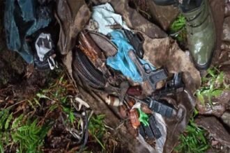 पुलवामा में आतंकी ठिकाना ध्वस्त, हथियार और अन्य सामग्री बरामद