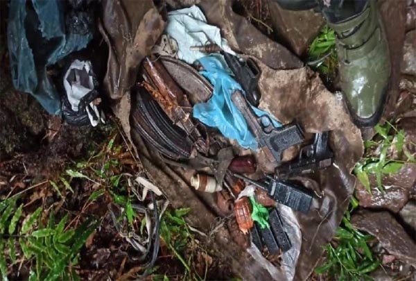 पुलवामा में आतंकी ठिकाना ध्वस्त, हथियार और अन्य सामग्री बरामद