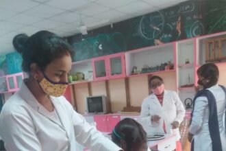 15 -18 वर्ष के बच्चों को दी जा रही वैक्सीन की पहली डोज, दन्तेवाड़ा जिले के दस स्कूलों में शत-प्रतिशत टीकाकरण