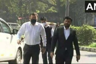 बड़ा बैंक घोटाला: एबीजी के पूर्व चेयरमैन अग्रवाल पहुंचे सीबीआई मुख्यालय, होगी पूछताछ