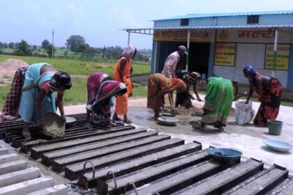 मल्टी-यूटिलिटी सेंटर ने खोला स्वरोजगार का द्वार, महिलाओं ने अकुशल श्रम से व्यवसाय की ओर बढ़ाए कदम