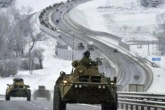 यूक्रेन पर रूस ने कर दिया हमला?: ना गोली चलाई और न भेजे सैनिक, फिर भी पड़ोसी देश में मच गया हाहाकार