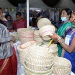 विकास प्रदर्शनी का आयोजन: महिला गृह उद्योग की सदस्य का अनूठा प्रयास