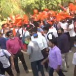 हिजाब विवाद: हाईकोर्ट में सुनवाई से पहले शुरू हुआ प्रदर्शन, कॉलेज में आमने-सामने आए छात्र