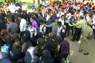 स्कूल में न हिजाब चलेगा और न केसरिया, यहां तो ड्रेस कोड ही जरूरी-कर्नाटक सरकार के मंत्री
