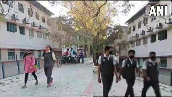 हिजाब विवाद: कर्नाटक में फिर से खुले स्कूल-कॉलेज, बजरंग दल कार्यकर्ता की हत्या के बाद किए थे बंद
