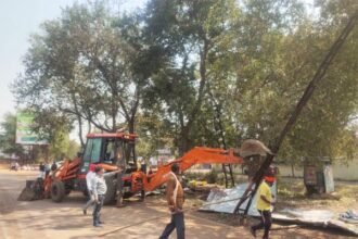 निगम की बड़ी कार्रवाई: 16 बड़े अवैध होंडिंग पर चला बुल्डोजर