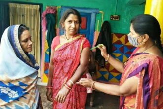 कुष्ठ रोगियों की पहचान के लिए घर-घर जा रही स्वास्थ्य विभाग की टीम