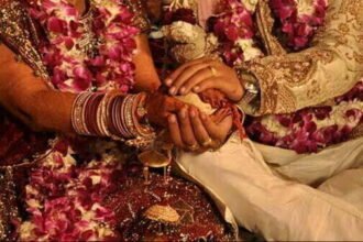 कलेक्टर के पास गंभीर समस्या लेकर पहुंचा युवक, बोला- साहब! कोई अच्छी लड़की देखकर शादी करवा दीजिए