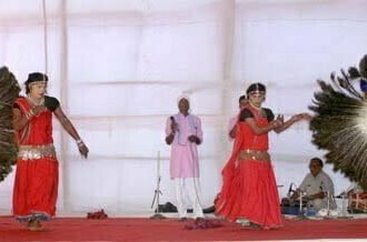 राजिम माघी पुन्नी मेला: बेलटूकरी के कलाकारों की मयूर नृत्य ने छोड़ी छाप