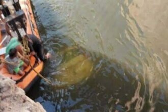 बड़ा हादसा: नदी में गिरी बारात ले जा रही कार, दूल्हा समेत 9 लोगों की मौत