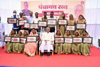 गृहमंत्री ताम्रध्वज साहू ने किया पंचायत प्रतिनिधियों का पंचायत रत्न से सम्मान