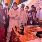 राहुल गांधी ने प्रदर्शनी स्थल में प्रदेश सरकार की महत्वाकांक्षी स्वामी आत्मानंद अंग्रेजी माध्यम स्कूल योजना के बारे में जानकारी ली