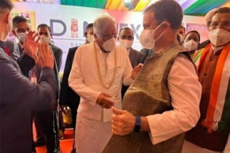 डेनेक्स ब्रांड का नेहरू जैकेट पहनकर बोले राहुल बहुत आरामदायक है