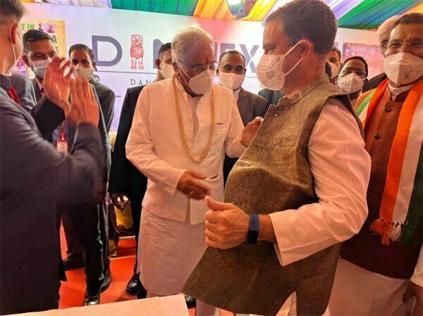 डेनेक्स ब्रांड का नेहरू जैकेट पहनकर बोले राहुल बहुत आरामदायक है