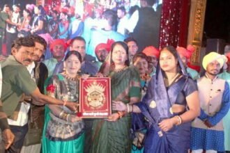 राजिम माघी पुन्नी मेला: छाया चंद्राकर के गानों ने दर्शकों को झूमने पर मजबूर किया