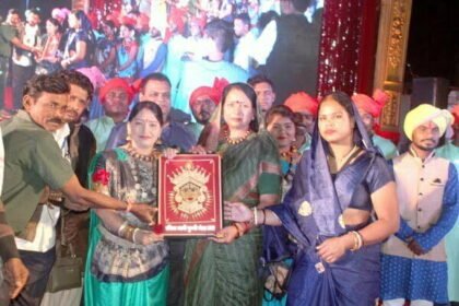 राजिम माघी पुन्नी मेला: छाया चंद्राकर के गानों ने दर्शकों को झूमने पर मजबूर किया
