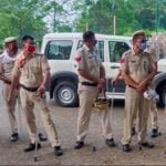 हैवानियत की हदें पार: अब 25 साल की लड़की से सामूहिक दुष्कर्म, रस्सी से बांधकर दूसरी मंजिल पर फेंका, बिजली के पोल से लटकी