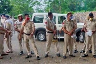 हैवानियत की हदें पार: अब 25 साल की लड़की से सामूहिक दुष्कर्म, रस्सी से बांधकर दूसरी मंजिल पर फेंका, बिजली के पोल से लटकी