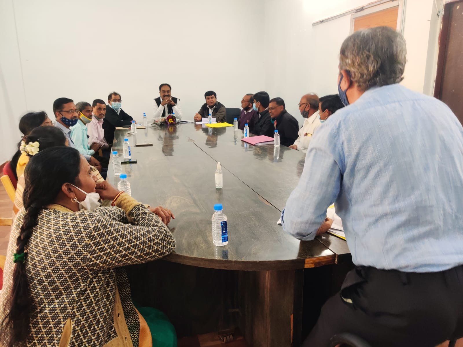 राजस्व प्रभारी सीजू एंथोनी ने ली विभाग की बैठक, शासन की महत्वकांक्षी योजना पर अमल करने पर जोर