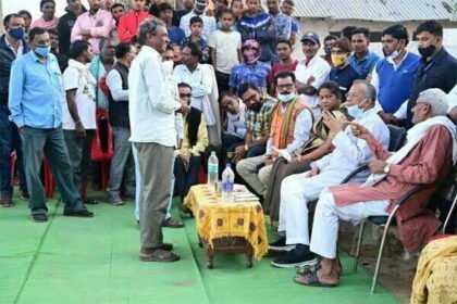 गृह मंत्री ताम्रध्वज साहू ने किया दुर्ग ग्रामीण क्षेत्रों का जनसंपर्क दौरा, लोगों से पूछी समस्याएं, अधिकारियों को दिए समाधान के निर्देश