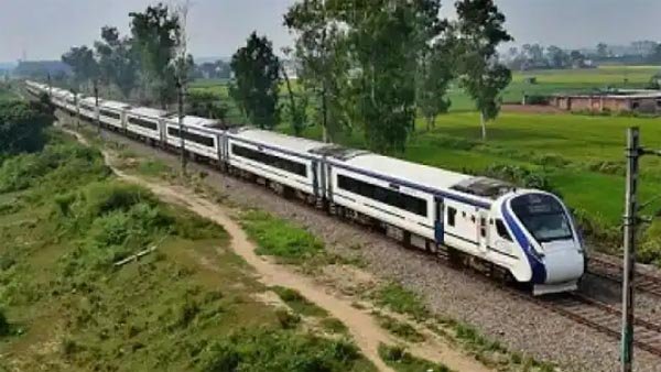 बजट-2022 : वित्त मंत्री का ऐलान, अगले तीन सालों में 400 वंदेभारत ट्रेनें चलेंगी