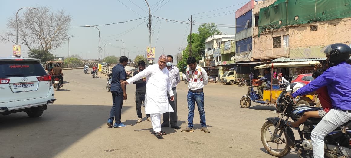 ठगड़ाबांध ओवरब्रिज में बनेगा रोड डिवाइडर, टूटे हिस्से की फौरन मरम्मत करने वोरा ने विभागीय अफसरों को दिये सख्त निर्देश