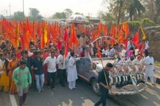 बाबा बालकनाथ मंदिर के स्थापना दिवस के मौके पर निकली प्रभात फेरी, जय बाबे दी के नारों से गूंजा शहर