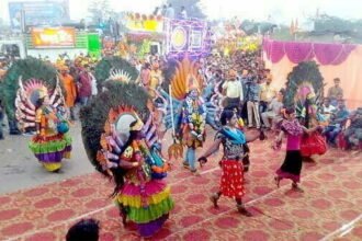 बोल बम सेवा एवं कल्याण समिति ने निकाली सैकड़ों झांकियों के साथ शिवजी की बारात, हजारों भक्त हुए शामिल