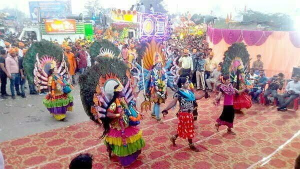 बोल बम सेवा एवं कल्याण समिति ने निकाली सैकड़ों झांकियों के साथ शिवजी की बारात, हजारों भक्त हुए शामिल