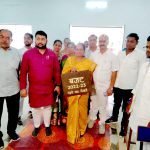 नगरीय निकाय बजट: 2022-23, चल पड़ा कका का ट्रेंड, सीएम के बाद अब महापौर भी कर रहे इस्तेमाल, बजट का ब्रांड बना गोबर का ब्रीफकेस