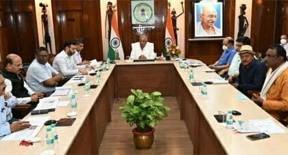 गोबर खरीदी के बाद अब गौ-मूत्र की खरीदी पर विचार कर रही भूपेश सरकार, दिये टेक्निकल कमेटी के गठन के निर्देश