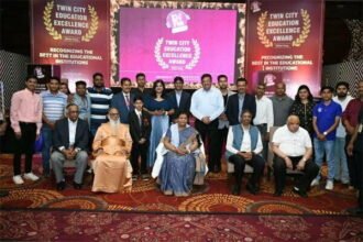 स्मार्ट सिटी पर बच्चों की पेंटिंग को जमकर सराहा और कहा शिक्षा ही देश का भविष्य : राज्यपाल