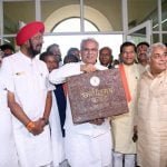 देश में पहली बार गोधन से बने ब्रीफकेस में पेश किया गया बजट