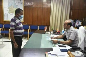 बोरई में 25 ग्रामीणों ने निरस्त राशन कार्ड बहाल करने की मांग की, जनदर्शन में पहुंचे थे बोरई के ग्रामीण