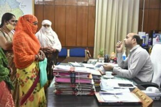 साढ़े तीन लाख रुपए दोगुना करने का आश्वासन देकर पुलगांव के किसान की ली जमीन, चार साल बाद माँगने गये तो कर रहे आनाकानी