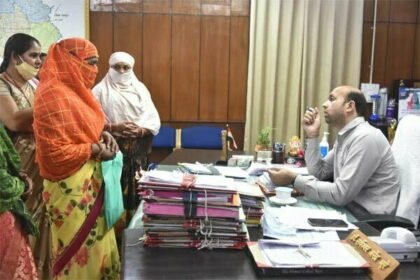 साढ़े तीन लाख रुपए दोगुना करने का आश्वासन देकर पुलगांव के किसान की ली जमीन, चार साल बाद माँगने गये तो कर रहे आनाकानी