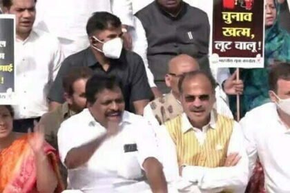 महंगाई पर कांग्रेस का हल्लाबोल: 'चुनाव खत्म लूट चालू' के नारे के साथ प्रदर्शन, राहुल समेत कई बड़े नेता सड़क पर उतरे