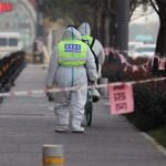 चीन में कोरोना का कोहराम: संक्रमित मरीजों का टूटा रिकॉर्ड, कई जगह सेना ने संभाला मोर्चा, घरों में कैद हुए लोग