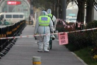 चीन में कोरोना का कोहराम: संक्रमित मरीजों का टूटा रिकॉर्ड, कई जगह सेना ने संभाला मोर्चा, घरों में कैद हुए लोग