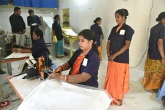 15 लाख का आटोमैटिक वूवन सैक कटिंग एंड स्टिचिंग, जिला पंचायत ने बनवाया सवा लाख में, हर दिन 500 से हजार बोरियों का हो रहा उत्पादन