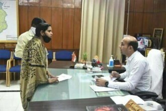 जनदर्शन में फरियादियों ने रखी मांग, कलेक्टर सर्वेश्वर नरेन्द्र भूरे दिया समाधान का आश्वासन