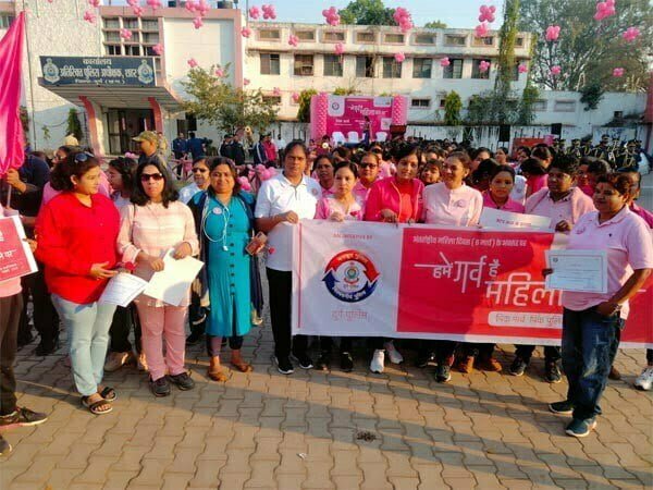 अंतर्राष्ट्रीय महिला दिवस पर पिंक मार्च: हमें गर्व है महिला होने पर श्लोगन के साथ पिंक मार्च, दुर्ग पुलिस ने किया नारी शक्ति का सम्मान