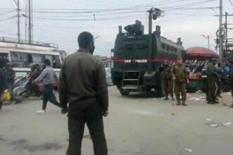 ग्रेनेड हमला: पुलिसकर्मी समेत 23 लोग घायल, एक नागरिक की मौत, आतंकियों की तलाश शुरू