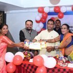 परंपरागत हुनर और नई तकनीक के मेल से ग्रामोद्योग में नई संभावनाएं