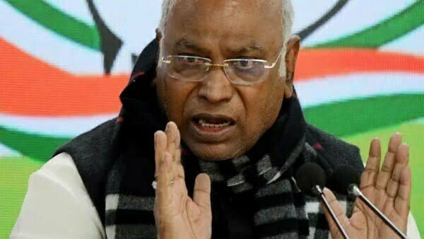 पांच राज्यों में हार के लिए गांधी परिवार नहीं है जिम्मेदार, सोनिया के इस्तीफे का सवाल ही नहीं: मल्लिकार्जुन खडग़े