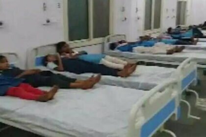 'छिपकली वाली दाल' मिड-डे मील खाने का बाद 54 बच्चे बीमार, सभी अस्पताल में भर्ती